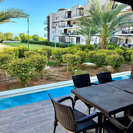 Thalassa With Swimming Pool Lägenhet