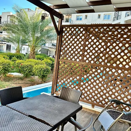 Thalassa With Swimming Pool Lägenhet