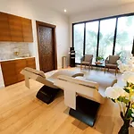 Thalassa With Swimming Pool Apartment